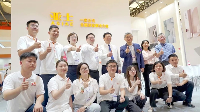 亞(ya) 士行業(ye) 首提大零售！火爆出圈！