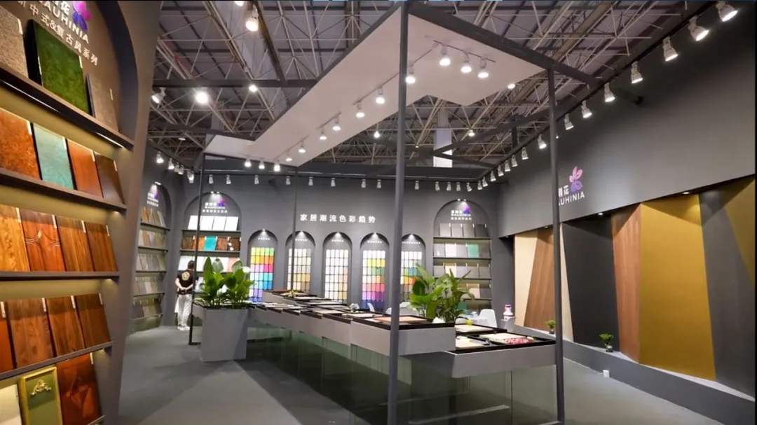 紫荊花在國際名家具展推出「高端塗裝美學館」及全新「東方雅韻」係列產品