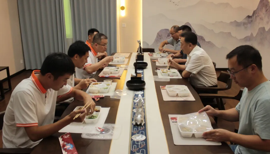 羅斯夫新材料專家團隊一行蒞臨啟利漆考察交流