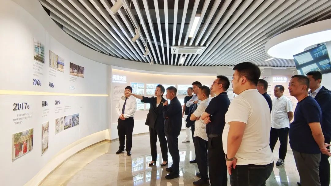 北新建材副總經理、龍牌集團總經理邱洪先生一行蒞臨瑞豐集團考察指導