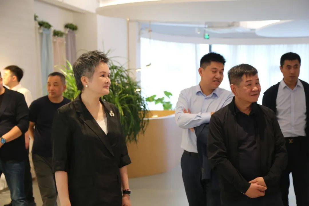 北新建材副總經理、龍牌集團總經理邱洪先生一行蒞臨瑞豐集團考察指導