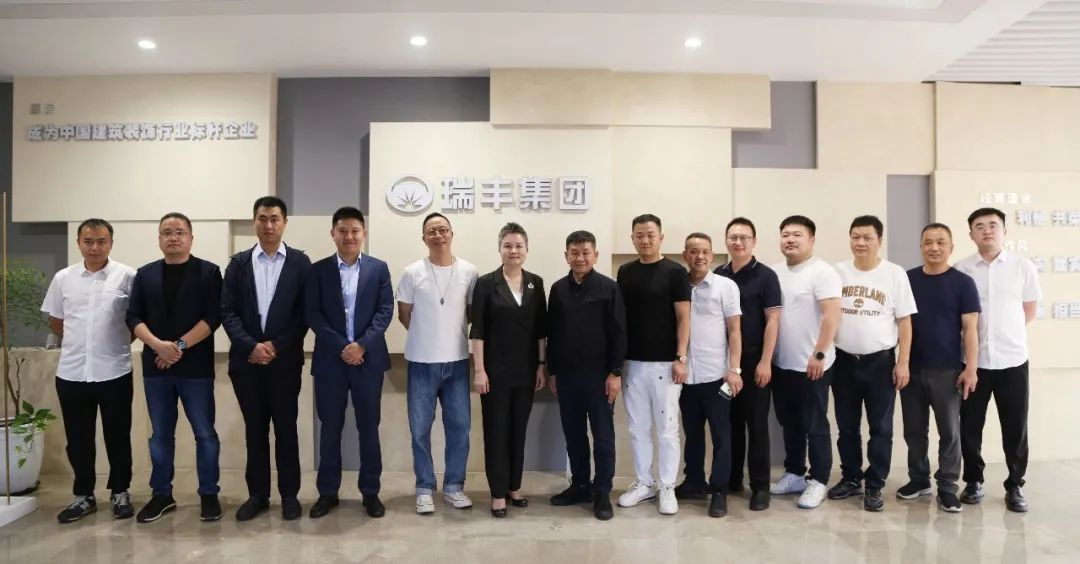 北新建材副總經理、龍牌集團總經理邱洪先生一行蒞臨瑞豐集團考察指導