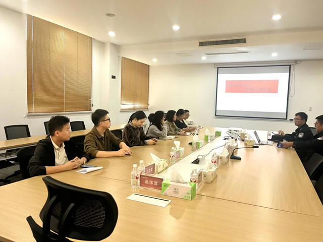 溧水分局洪藍派出所民警至冠軍集團開展防範化解網絡謠言主題的宣傳活動