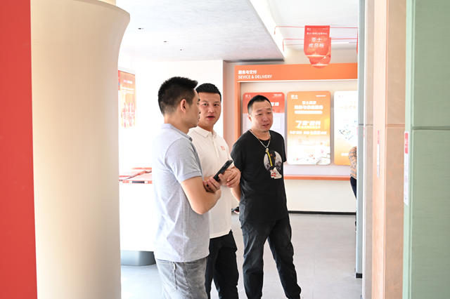 首創營商新模式！亞士首家大零售旗艦店深圳開業