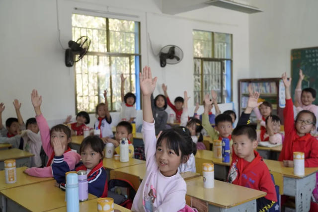 立邦中國與三一集團共同探訪湖南盤石完全小學