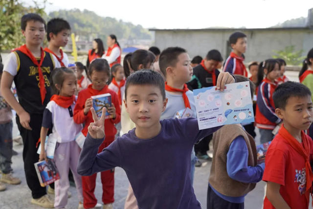 立邦中國與三一集團共同探訪湖南盤石完全小學