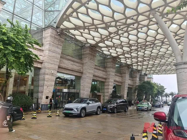 以物抵債！融創旗下成都最大五星級酒店易主，“防水巨頭”東方雨虹接手