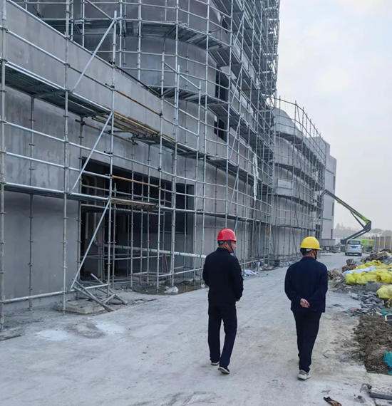 晨光集團繆國元董事長心係企業重要項目，親臨施工現場進行實地視察並指導工作！