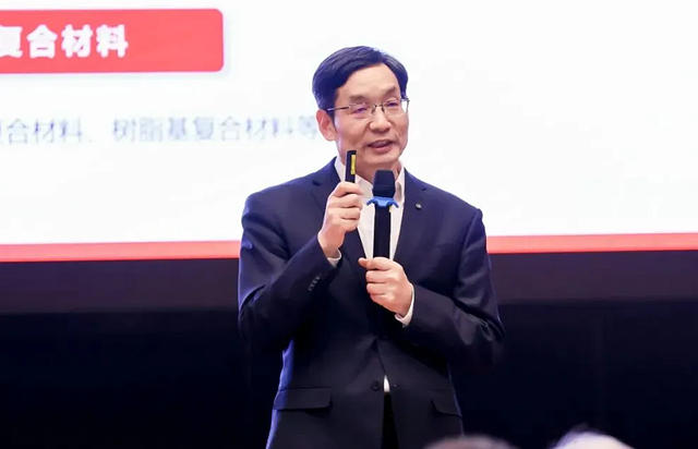 中國建材周育先走進清華大學開展專場招聘宣講
