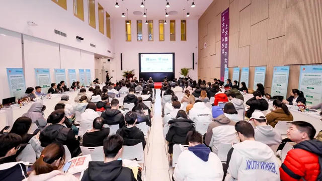 中國建材周育先走進清華大學開展專場招聘宣講