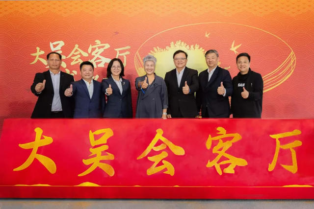 一位新加坡潮商和中國家鄉的一村一廳