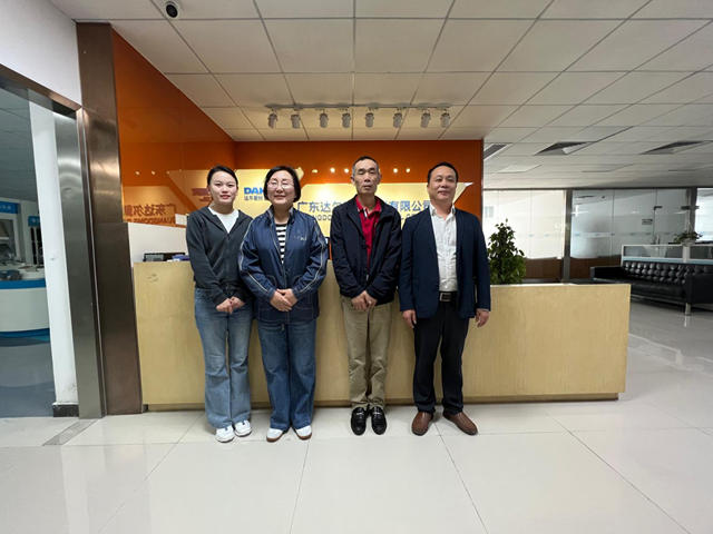 了解前沿信息 開拓企業視野——寧波塗協組團參觀2024中國國際塗料博覽會
