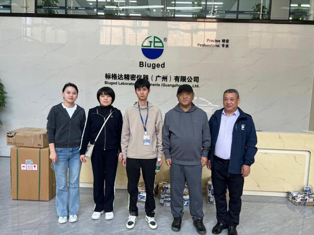 了解前沿信息 開拓企業視野——寧波塗協組團參觀2024中國國際塗料博覽會