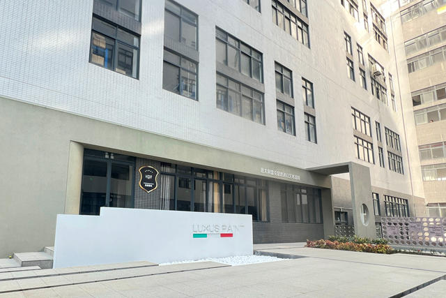 雷克瑟思，做經銷商自己的藝術塗料品牌