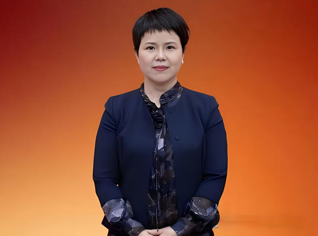 商界花木蘭連任上市公司董事長