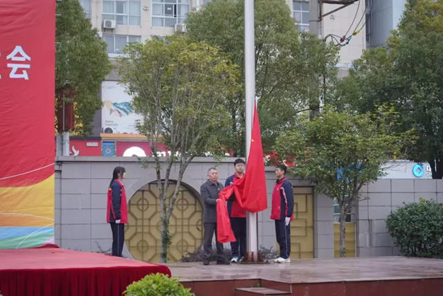廣源集團為恩江中學頒發“廣源助學獎學金”