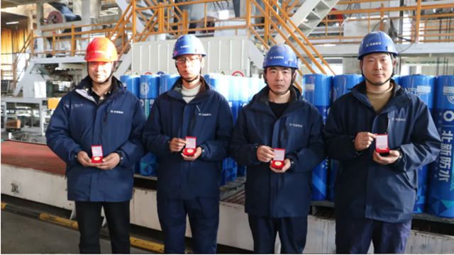 北新防水成立五周年幹部員工座談會暨紀念徽章榮耀頒發