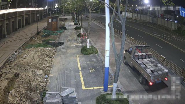 數百桶塗料被盜！警方揪出“內鬼”反被買家“黑吃黑”