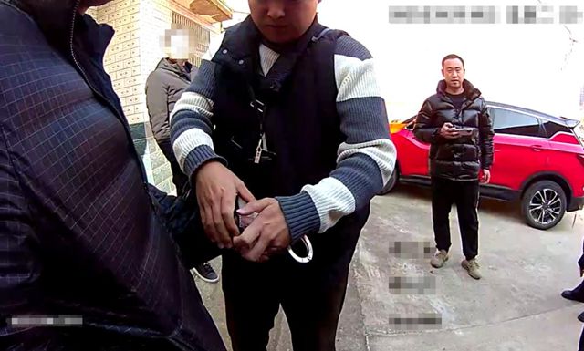 數百桶塗料被盜！警方揪出“內鬼”反被買家“黑吃黑”