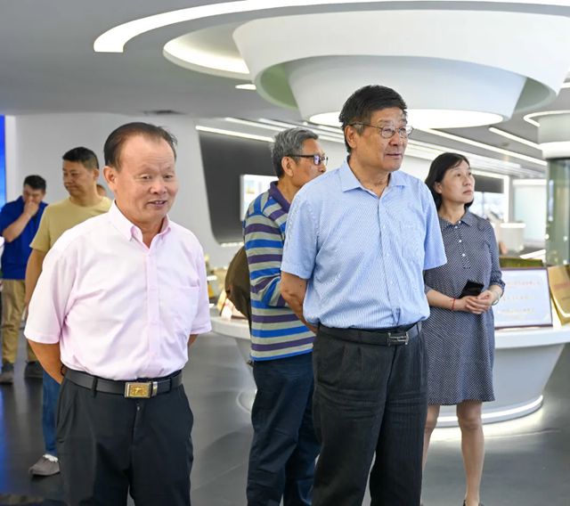 常州市“三會”領導一行蒞臨晨光考察指導