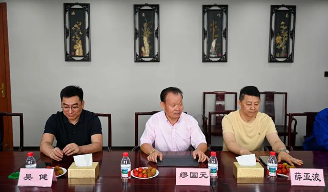 常州市“三會”領導一行蒞臨晨光考察指導