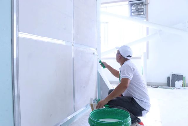 踐行“雙碳”戰略：三棵樹仿石漆引領建築塗料綠色革命