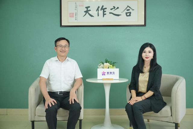 創新引領 智造未來|紫荊花新材料集團成功舉行上海市專家工作站揭牌儀式暨上海金山工廠媒體開放日活動