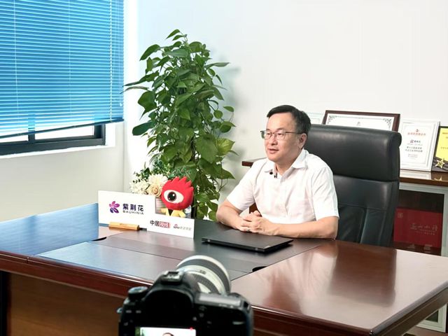 創新引領 智造未來|紫荊花新材料集團成功舉行上海市專家工作站揭牌儀式暨上海金山工廠媒體開放日活動