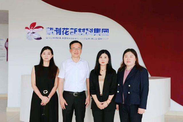 創新引領 智造未來|紫荊花新材料集團成功舉行上海市專家工作站揭牌儀式暨上海金山工廠媒體開放日活動