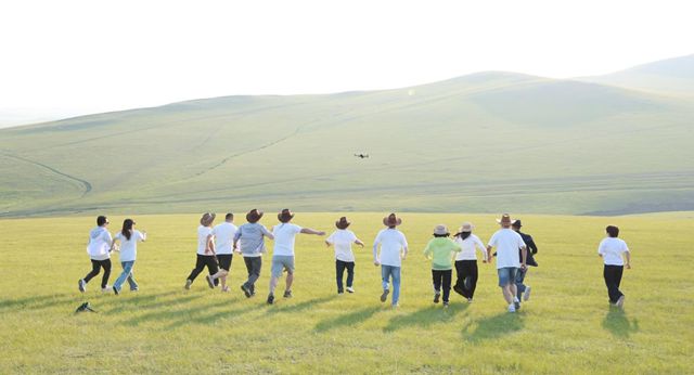 卡百利「覓色」設計師遊學：步履量山河，色彩繪天地