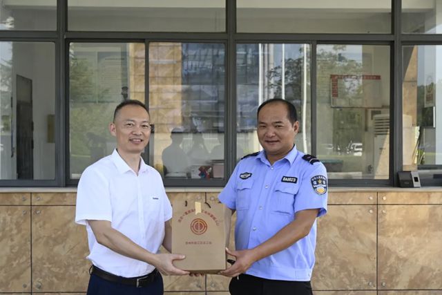 人本凱倫丨防暑消夏 跨越高溫——凱倫工會傾情慰問生產一線員工