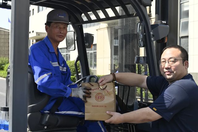 人本凱倫丨防暑消夏 跨越高溫——凱倫工會傾情慰問生產一線員工