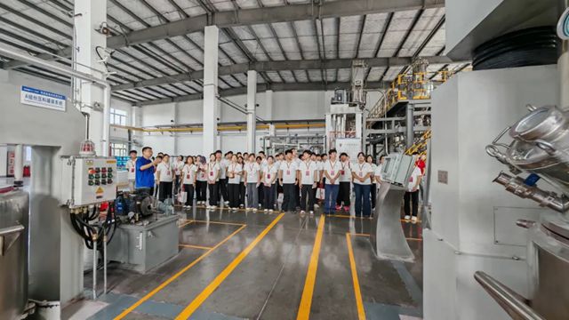 “出彩中原”大學生社會實踐活動走進雙瑞塗料產業洛陽生產基地