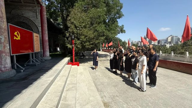 永新置業國信聯合黨支部開展“踏尋紅色足跡 淬煉黨性初心”主題黨日活動