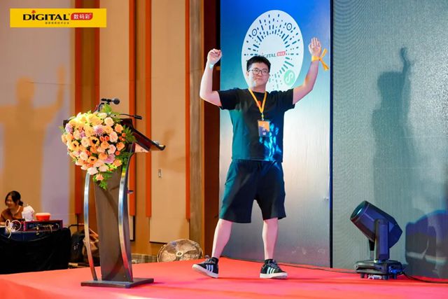 來找數碼彩“快速翻新”呀！一場周年慶開成了遊園會狂歡