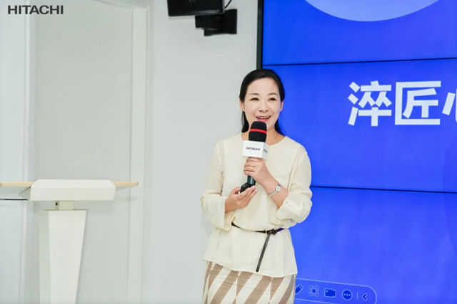 丁海燕、於洋榮膺“上海輕工工匠”