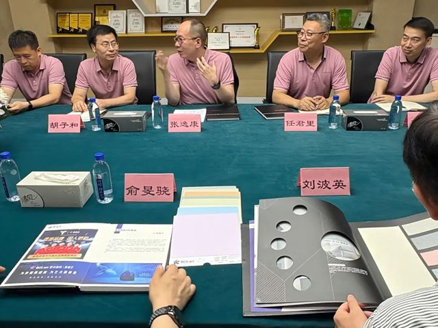 政企聯動謀發展 共話塗界新未來｜上海市文創辦及金山區領導蒞臨紫荊花新材料集團調研指導