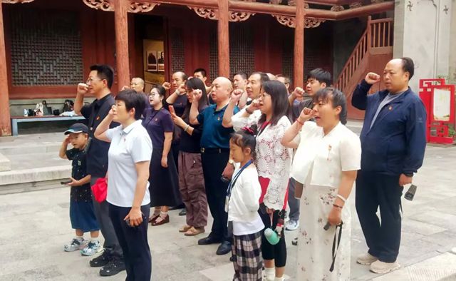 重溫革命曆史 傳承先烈精神 ——動力製桶黨支部開展紅色主題黨日活動