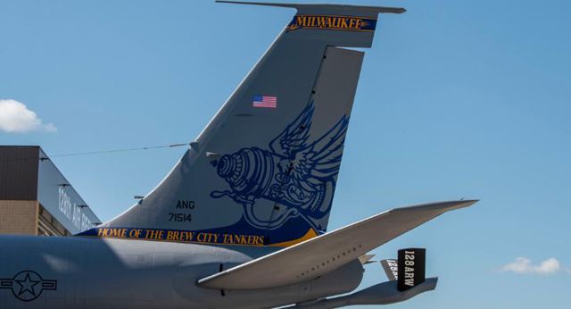 航空塗料天花板！阿克蘇諾貝爾為傳奇加油機穿上"黃金甲"