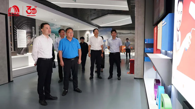 上海市普陀區區委副書記、區長趙亮一行赴東方雨虹參觀交流