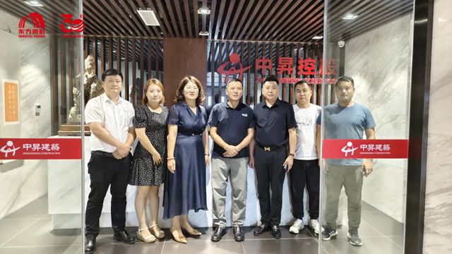 東方雨虹董事長李衛國與安徽中昇建築工程有限公司董事長蘇忠生見麵交流