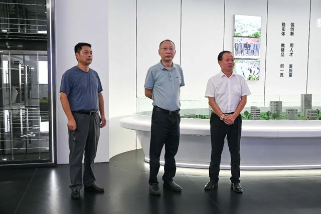 武進區新材料產業商會會長張雲等領導一行蒞臨晨光參觀 共探新材料創新發展新路徑