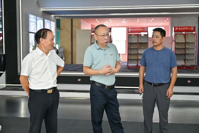 武進區新材料產業商會會長張雲等領導一行蒞臨晨光參觀 共探新材料創新發展新路徑