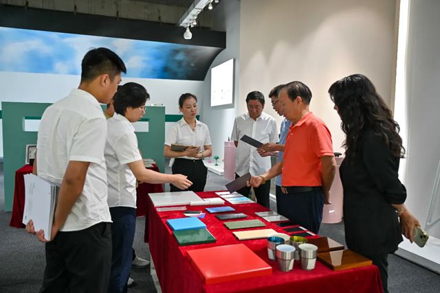 安徽牆煌科技考察團到訪晨光產業園 聚焦陶瓷水漆 共話合作！