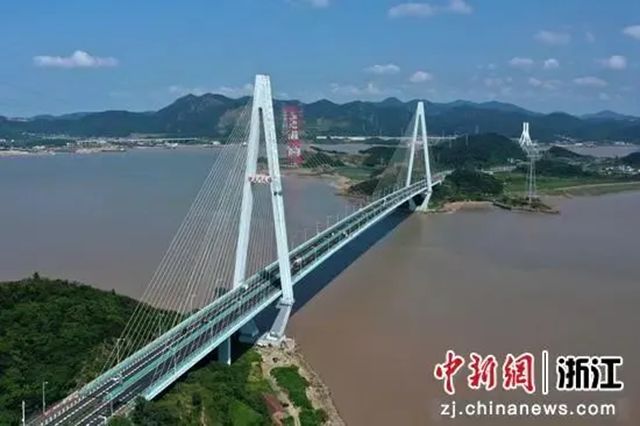 北新塗料丨大橋油漆為“架海之梁”披上“深海戰甲”